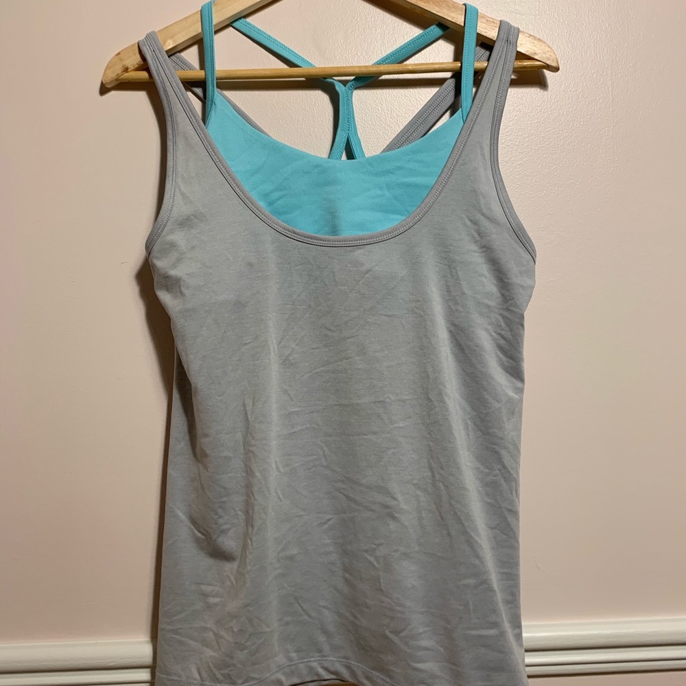 Old navy work out shirt with built in bra